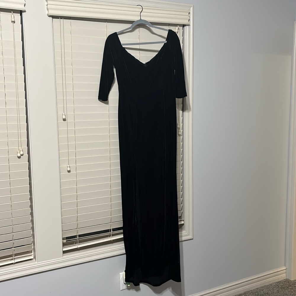 Long black elegant velvet dress